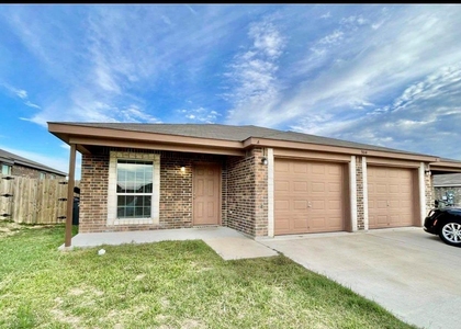 904 Lasso Dr - Photo 1