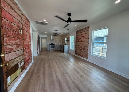 1209 Pine St - Photo 1