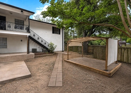 525 W Houston St - Photo 1