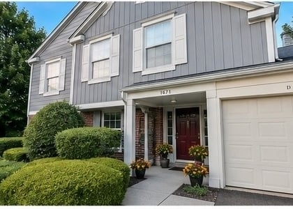 1671 Grosvenor Circle - Photo 1