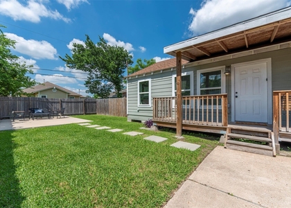 1121 Panama Street - Photo 1