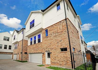 5422 Darling Street - Photo 1