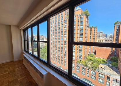 Fourth Avenue - Photo 1