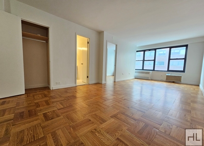 Fourth Avenue - Photo 1