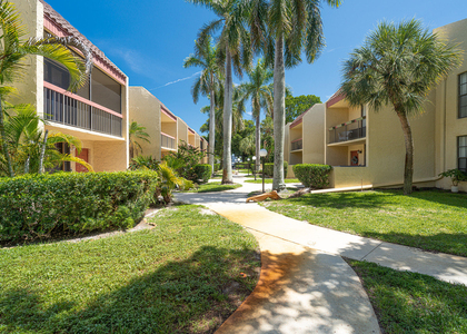 769 Se 1st Way - Photo 1