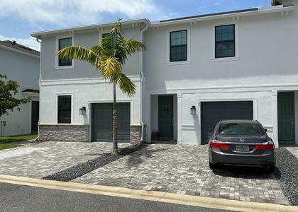 293 Sw Sally Way - Photo 1
