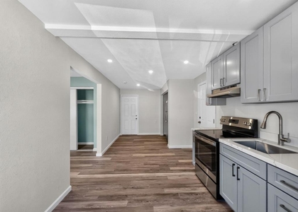 2322 Peachtree Cir - Photo 1