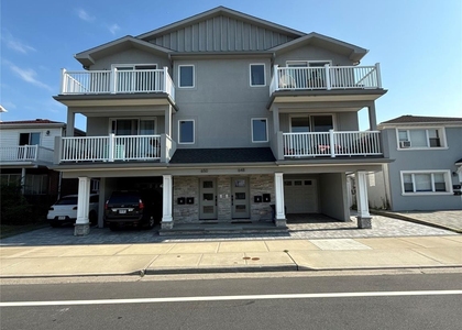 648 E Broadway - Photo 1