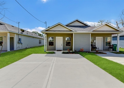 407 E Avenue G - Photo 1