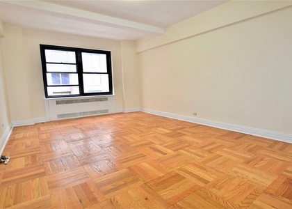 East 56 Street - Photo 1