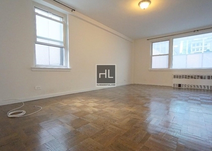 East 55 Street - Photo 1