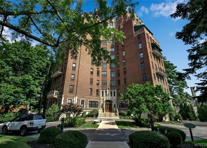 800 W Ferry Street - Photo 1