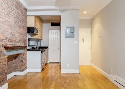 East 11th Street, Unit 4 - Photo 1