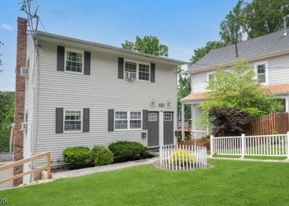 83 Chestnut St - Photo 1