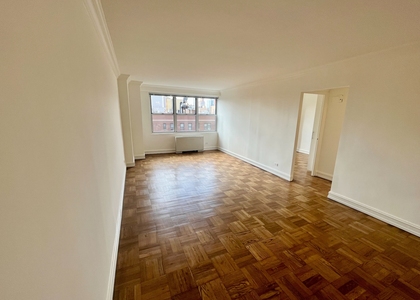 West 52nd / West 53rd street - Photo 1