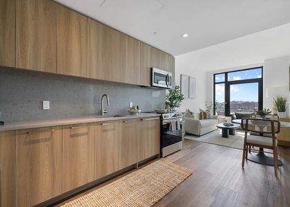 Beautiful huge apartment east  - Photo 1