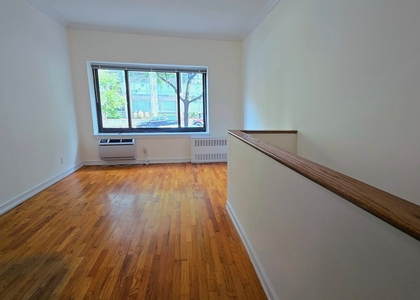 York Avenue - Photo 1