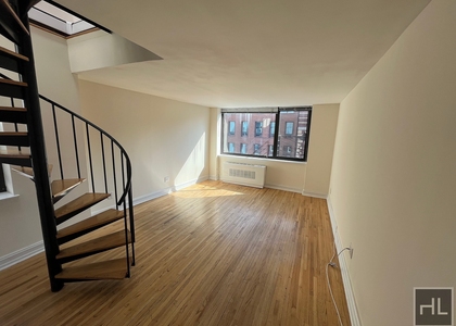West 52nd Street - Photo 1