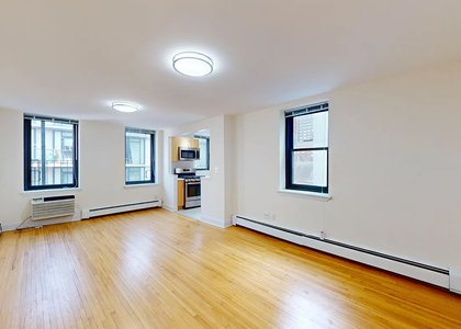 West 52nd Street - Photo 1