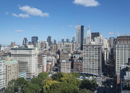 Union Square South - Photo 1