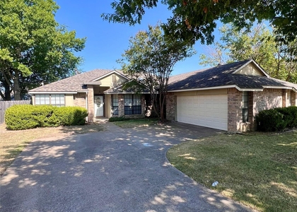 205 Sunset Drive - Photo 1