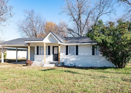 208 N Coleman Street - Photo 1