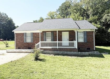 527 E Carpenter Street - Photo 1