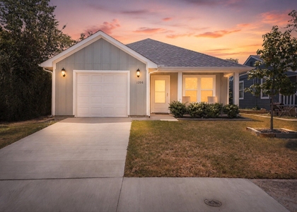 1206 Claude Street - Photo 1