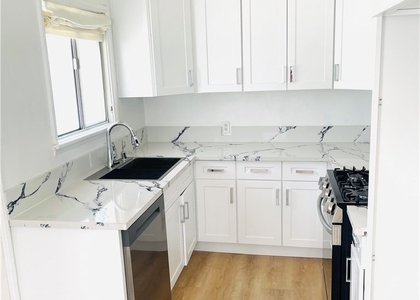 5754 Vineland Avenue - Photo 1