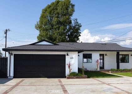 605 W Gaillard Street - Photo 1