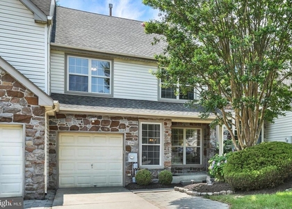 104 Suffield Court - Photo 1