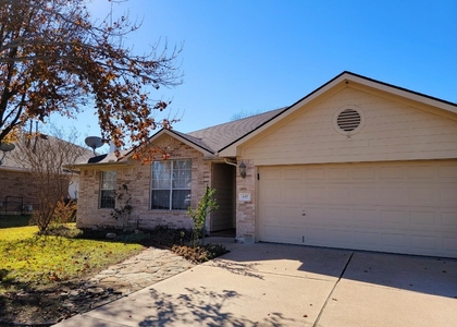 657 Columbine Ave - Photo 1