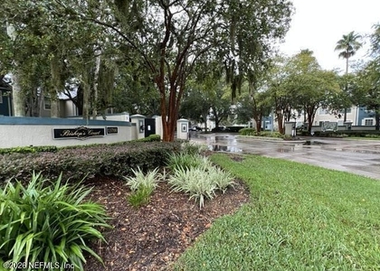 13700 Richmond Park Drive - Photo 1