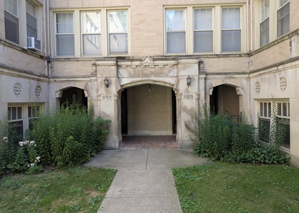 6703 N Greenview Avenue - Photo 1