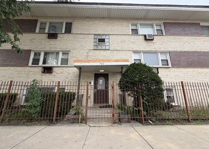 700 N Parkside Avenue - Photo 1