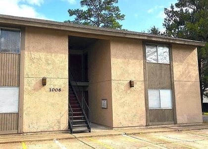 1008 N Houston Avenue - Photo 1