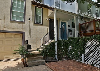 814 Knox Street - Photo 1
