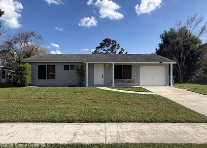 1607 Fairfield Circle Ne - Photo 1