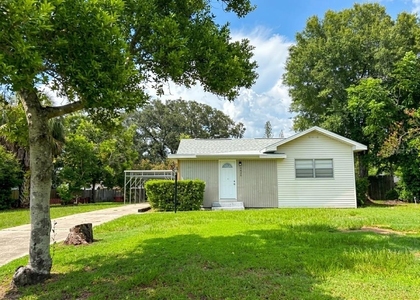 320 W Bullard Avenue - Photo 1