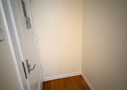 West 13 Street - Photo 1