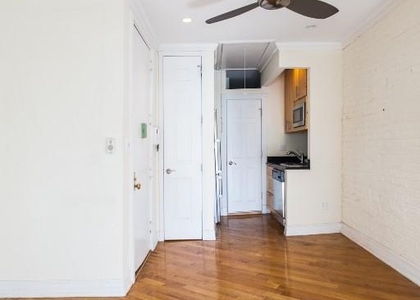 279 East 10th St - Photo 1