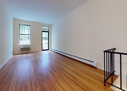 West 52nd Street - Photo 1