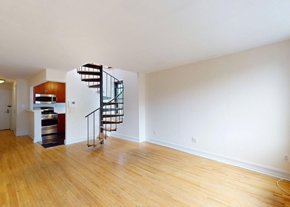 West 52nd Street - Photo 1