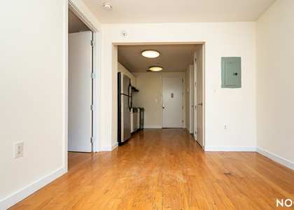 924 Metropolitan Ave - Photo 1