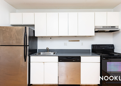 924 Metropolitan Ave - Photo 1