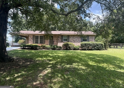 1020 Tuxedo Lane - Photo 1
