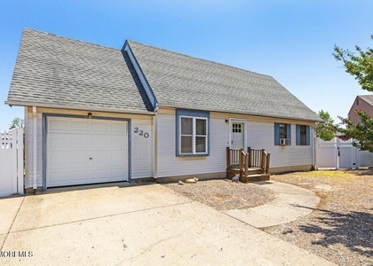 220 Catherine Lane - Photo 1