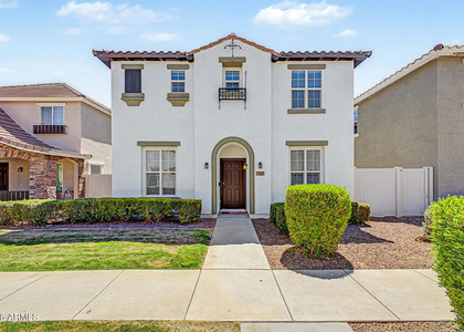 886 S Huish Drive - Photo 1
