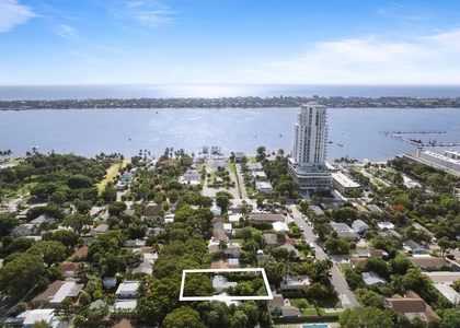 426 48th Street - Photo 1