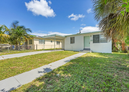 1208 W 32nd Street - Photo 1